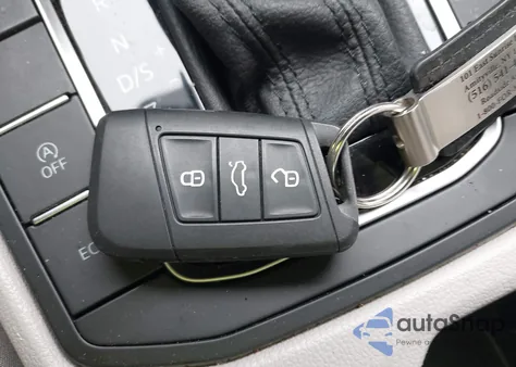 2019 Volkswagen Jetta 1.4T R-Line/1.4T S/1.4T Se z USA, uszkodzony, nr VIN 3VWC57BU4KM043292